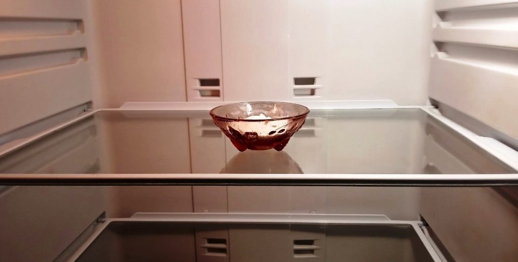 Отмыть холодильник и избавить от ненужных запахов