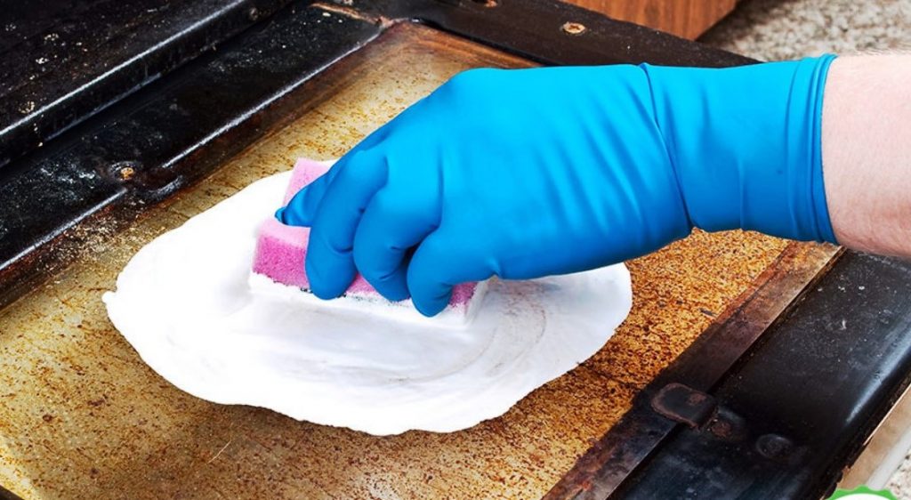 Особый прием для чистки духовок