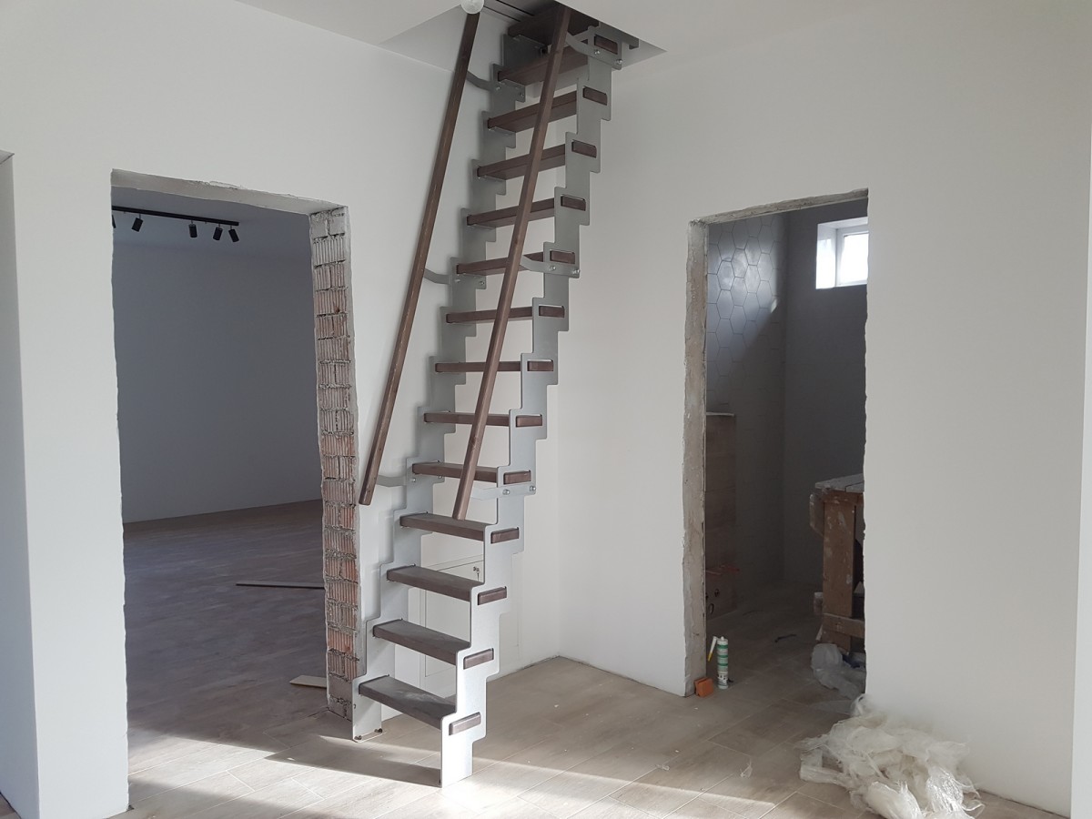 Лестница для маленьких проемов Эверест