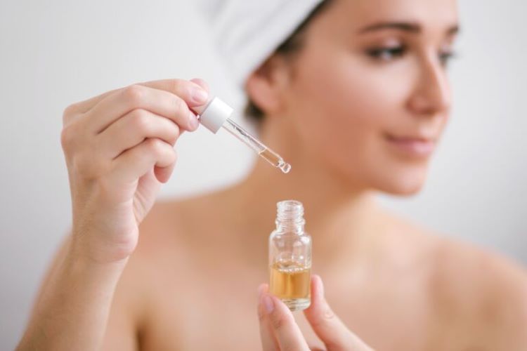 Домашний массаж лица с натуральными маслами